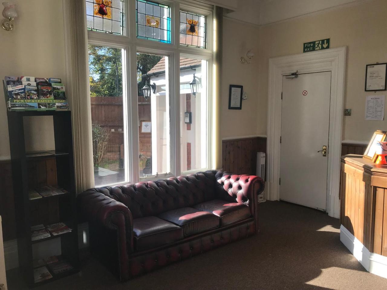 Queen Victoria Hotel Wolverhampton Extérieur photo